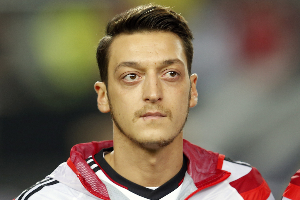 Özil anuncia su retiro: «Ha sido un viaje increíble lleno de momentos inolvidables»