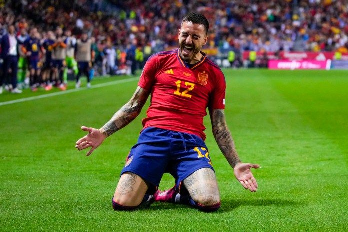 Joselu celebra tras anotar el tercer gol de España en la victoria 3-0 ante Noruega en las eliminatorias de la Eurocopa, el sábado 25 de marzo de 2023