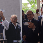 En la foto izquierda (en orden de la foto), el binomio presidencial del partido VOS, integrado por Jorge García y Manuel Villacorta, y la foto derecha, la dupla presidencial del partido Cambio, conformada por Miguel Ángel Ibarra y Álvaro Trujillo Baldizón