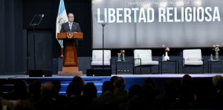 Giammattei vuelve a la carga con propuesta para regular la libertad religiosa