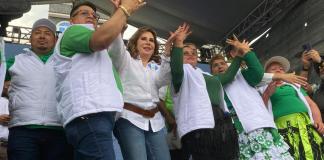 Sandra Torres, candidata a la Presidencia por la Unidad Nacional de la Esperanza (UNE), arrancó su campaña electoral en el mercado La Terminal.
