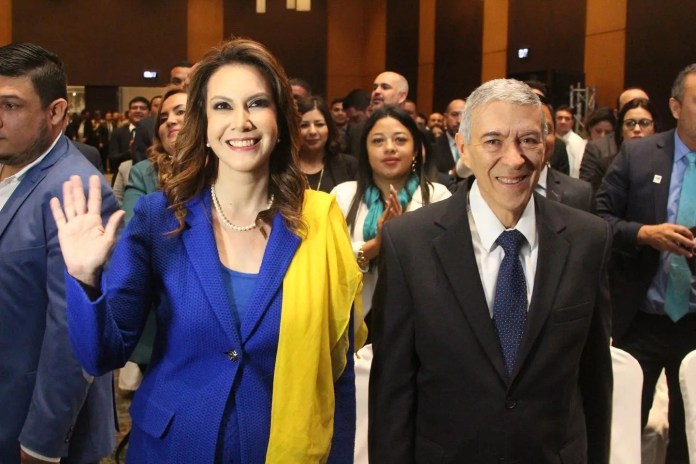 La candidata a la Presidencia por la coalición Valor-Unionista, Zury Ríos, continúa en la contienda electoral 2023