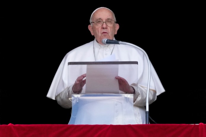 El papa Francisco ofrece un discurso