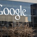 El logo de Google se exhibe en la sede de la compañía, en Mountain View, California