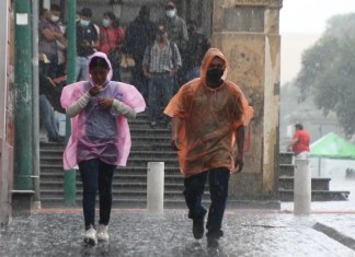 La entidad científica detalló que la lluvia continuará, y estará acompañada de actividad eléctrica.