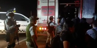 El INM y la Guardia Nacional de México encuentran más de 200 migrantes en un camión abandonado.