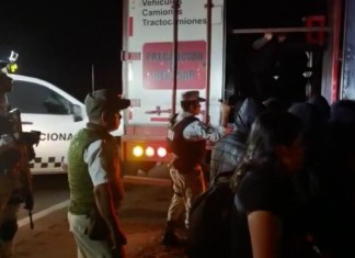 El INM y la Guardia Nacional de México encuentran más de 200 migrantes en un camión abandonado.