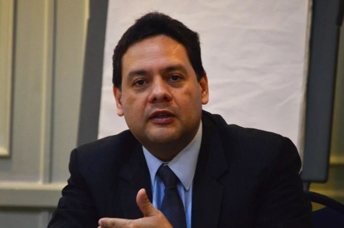 Ricardo Barrientos del Instituto Centroamericano de Estudios Fiscales (ICEFI). Foto: La Hora / Archivo