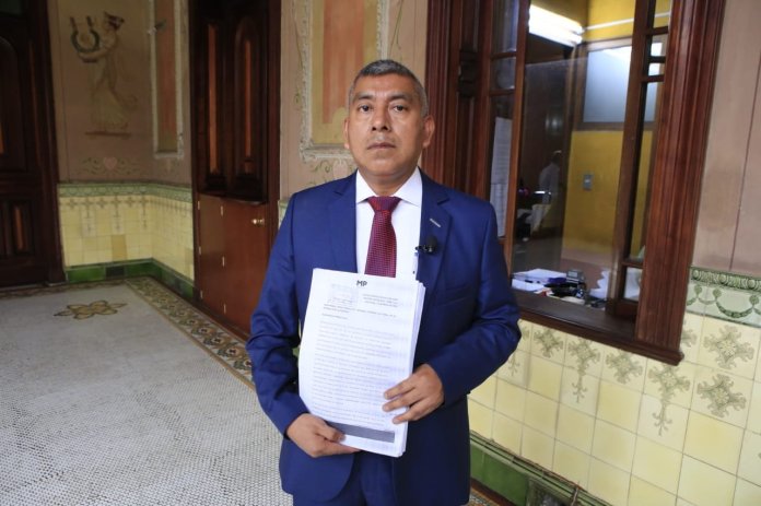 Rafael Curruchiche solicitó al Tribunal Supremo Electoral (TSE) un expediente relacionado al partido político Movimiento Semilla.