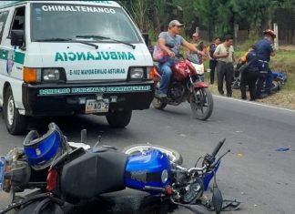 Dos personas resultaron heridas luego de colisionar cuando viajan en sus motocicletas en el kilómetro 59 de la ruta que comunica a Chimaltenango con San Martín Jilotepeque.