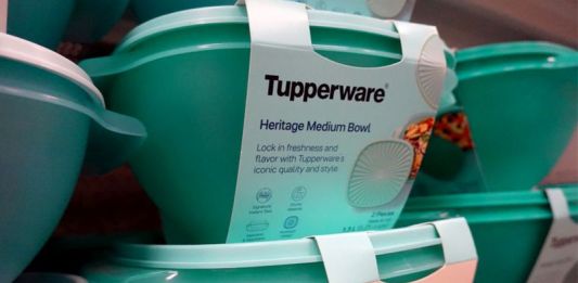 Tupperware, la empresa que fabrica recipientes.