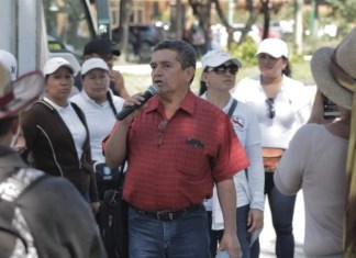 todo gira alrededor de los intereses del sindicato que dirige Joviel Acevedo, quien usa su influencia para forzar a las autoridades en temas salariales