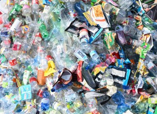 «Abusamos del plástico porque es tan barato», advierte jefa de ONU-Medioambiente