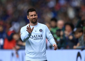 Lionel Messi del Paris Saint-Germain previo al partido de la liga francesa ante Lorient, el domingo 30 de abril de 2023, en París.