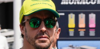 Fernando Alonso (Aston Martin) en el paddock previo al comienzo del Gran Premio de Mónaco de la Fórmula Uno, el domingo 28 de mayo de 2023.