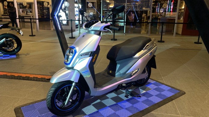El modelo EM-1, es una moto eléctrica que marca el comienzo de una nueva era en la movilidad sostenible.