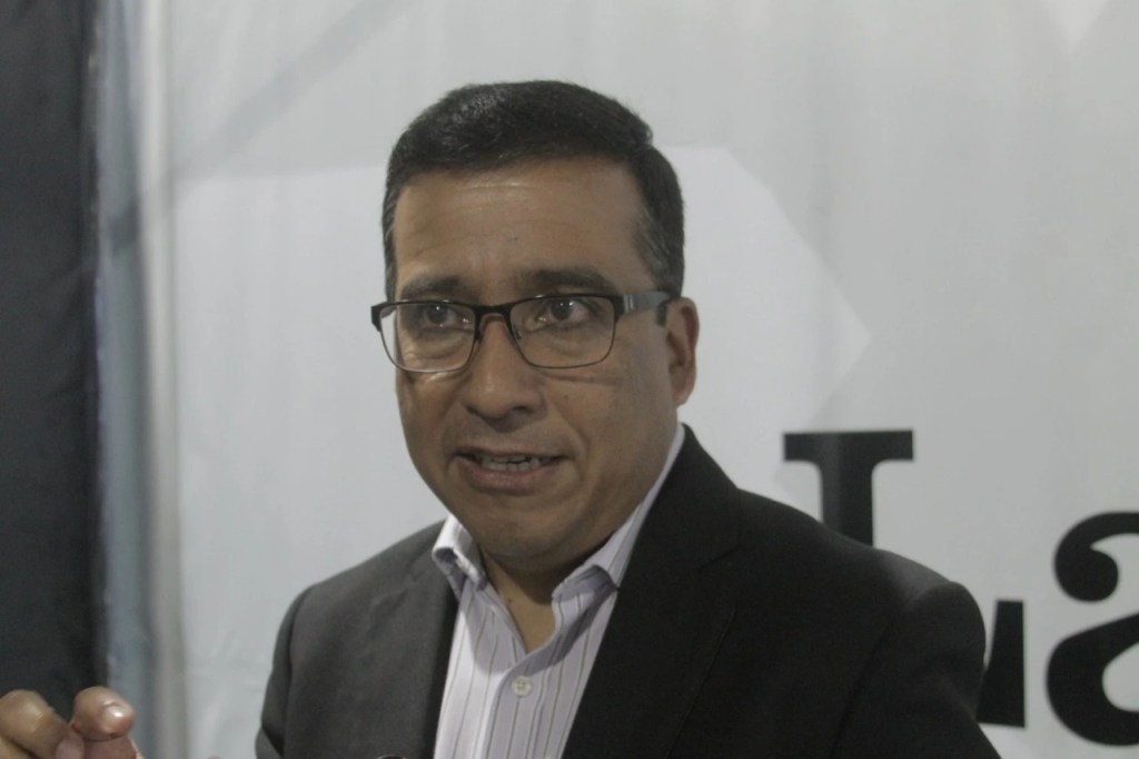 politólogo