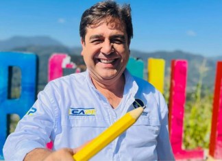 Carlos Pineda del partido Prosperidad Ciudadana (PC)