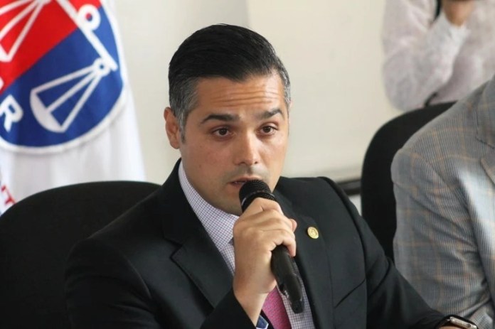 La jueza presidenta del Tribunal Octavo de Sentencia Penal, Oly González, llamó la atención al exdiputado Luis Hernández Azmitia.