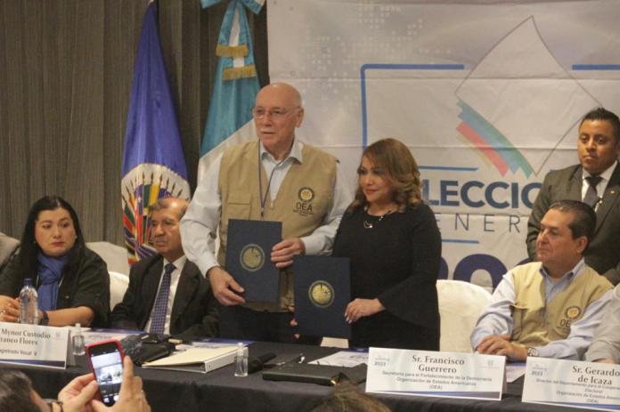 El TSE y OEA firmaron un acuerdo para el despliegue de una misión de observación