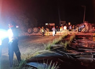 En horas de la madrugada un tráiler pierde en el control
