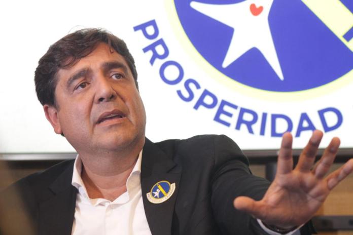 En una conferencia de prensa, el candidato a la presidencia por el partido Prosperidad Ciudadana, Carlos Pineda, se pronunció sobre el amparo que la agrupación política Cambio