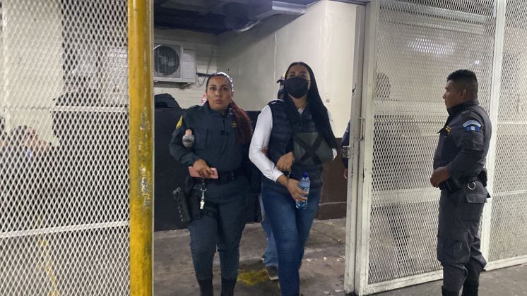 Jennifer Alexandra Herrera Arévalo, alias “La Patrona”, fue capturada en Petén por autoridades del Ministerio Público (MP) y Policía Nacional Civil (PNC), el pasado 11 de mayo en Petén. Se le sindica por delitos de asociación ilícita y conspiración para el asesinato.