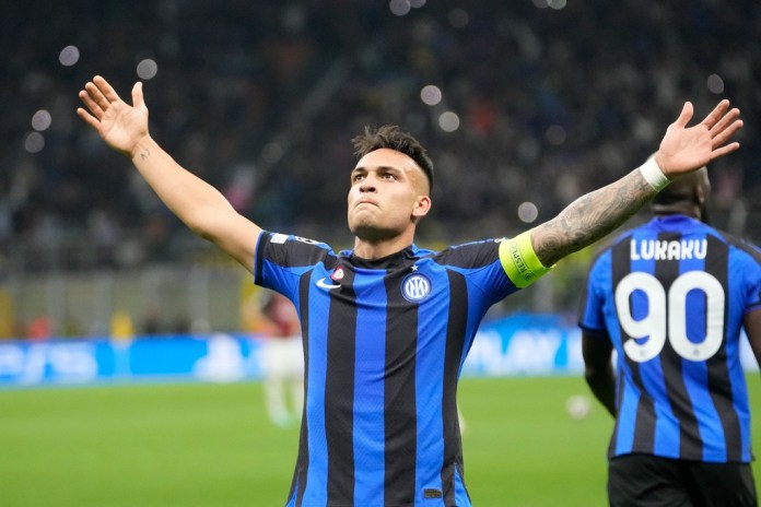 Lautaro Martínez celebra tras anotar el primer gol del Inter