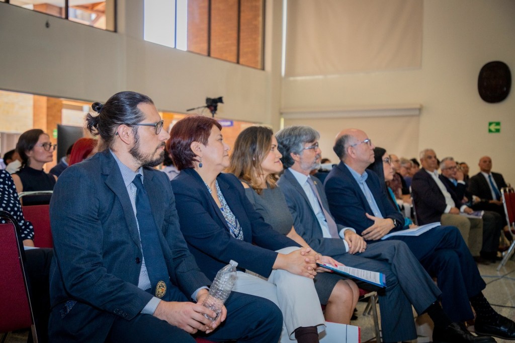 Jaime Carrera, Úrsula Roldan, Astrid, Juventino Gálvez y Edgar Balsells