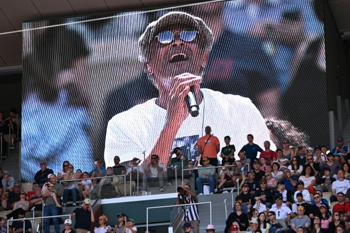 Yannick Noah regresó este sábado como gran estrella a la pista central de Roland Garros. Foto La Hora/AFP