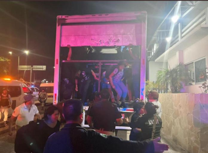 En total eran 174 migrantes los que fueron rescatados cuando viajaban en el interior de un camión en Chiapas