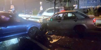 Alrededor de las 5:00 horas se reportó una colisión entre dos vehículos tipo automóviles