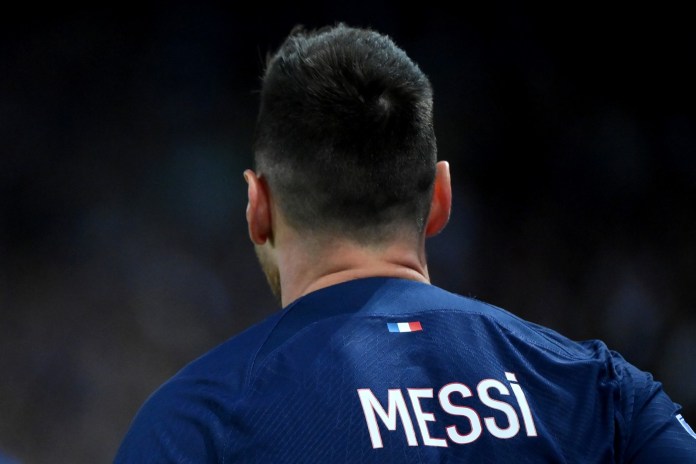 El delantero argentino del Paris Saint-Germain, Lionel Messi, celebra después de marcar el segundo gol de su equipo durante la primera ronda de la Liga de Campeones de la UEFA, grupo A, partido de fútbol entre el Paris Saint-Germain (PSG) y el Manchester City, en el Parque de los Príncipes, en París. el 28 de septiembre de 2021. - A pesar de algunos buenos goles y pases inspiradores, el tiempo de Lionel Messi en el Paris Saint-Germain no dejó la impresión duradera que esperaba, terminando sus dos temporadas con pitidos y una salida no autorizada.