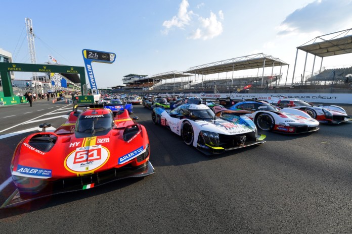 Los automóviles Ferrari, Peugeot, Porsche y Toyota, ganadores de las últimas ediciones, se exhiben con los 62 automóviles que participan en la 100.ª edición de la carrera de resistencia de las 24 Horas de Le Mans