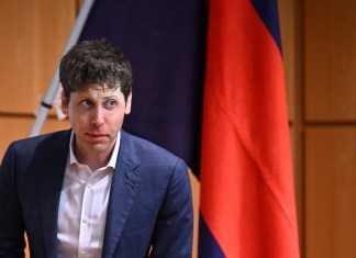 El CEO de OpenAI, Sam Altman, llega para dirigirse a la Universidad de Keio en Tokio el 12 de junio de 2023.