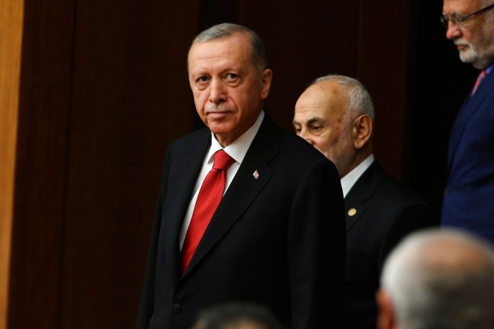 El presidente turco, Recep Tayyip Erdogan, asiste a una sesión parlamentaria en Ankara, Turquía, el viernes 2 de junio de 2023