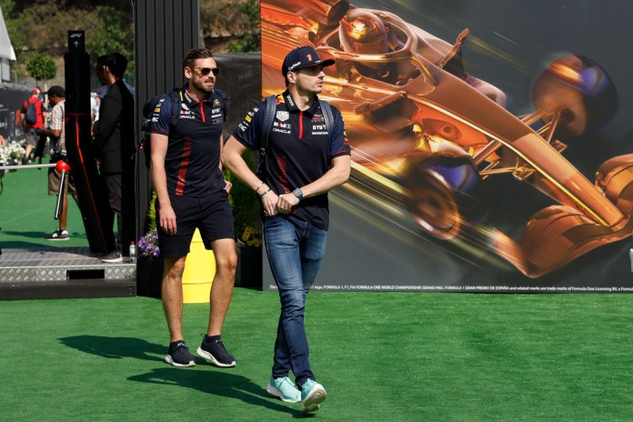 El piloto holandés de Red Bull Max Verstappen arriba al circuito de Barcelona-Cataluña para la tercera práctica del Gran Premio de España el sábado 3 de junio del 2023