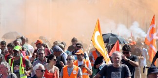 La protesta en Bayona, en el sudoeste de Francia, el 6 de junio de 2023. Foto: AP / La Hora.