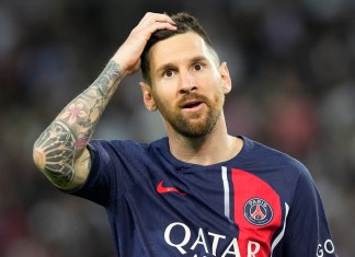 En foto del sábado 3 de junio del 2023, Lionel Messi del Paris Saint-Germain reacciona durante el encuentro de la liga francesa ante el Clermont.