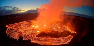 El volcán Kilauea en Hawai el 7 de junio de 2023. Foto de cámara web suministrada por el Servicio Geológico de Estados Unidos