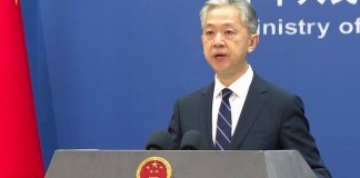 El vocero del ministerio del Exterior chino Wang Wenbin habla en conferencia de prensa en el ministerio en Beijing,