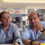 En la imagen, el postulante para la alcaldía para la comuna de Guatemala, Roberto González y el diputado Cristian Álvarez.