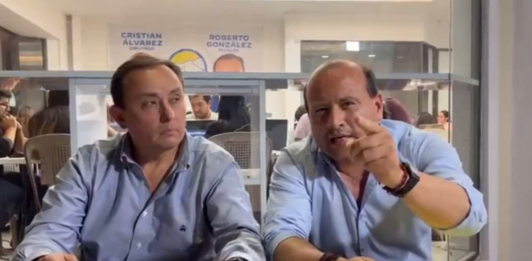 En la imagen, el postulante para la alcaldía para la comuna de Guatemala, Roberto González y el diputado Cristian Álvarez.