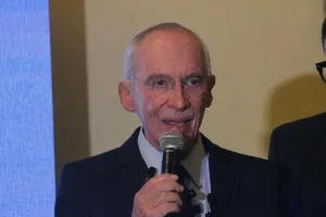 Mulet atribuye salida del partido Cabal a diferencias de principios