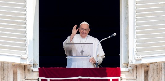 El papa Francisco cumple 12 años de pontificado, desde aquel 13 de marzo de 2013, cuando se presentó al mundo en el balcón de la logia central de la basílica de San Pedro. Foto La Hora: AP Archivo.
