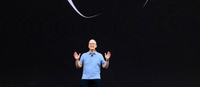 Apple presentó el lunes su primer casco de realidad 