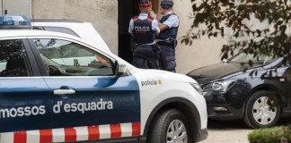 La policía regional de Cataluña arrestó a 25 miembros.
