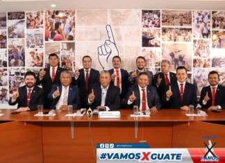 Conferencia de prensa del binomio presidencial de Vamos "Meme" Conde y Luis Suárez, junto al Secretario General Victor Valenzuela y miembros del Comité Ejecutivo Nacional.