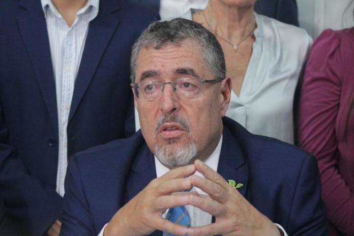 El candidato a la Presidencia por el partido político Movimiento Semilla, Bernardo Arévalo,