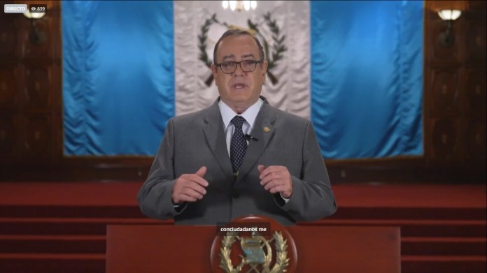 Usuarios en redes sociales respnden al comunicado del presidente Alejandro Gimmattei.